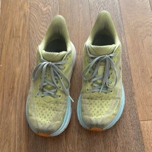 Used Hoka Clifton 9 Running Shoes